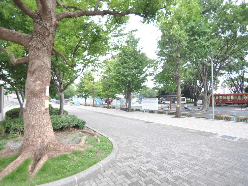 park. 598m to local Forest Park