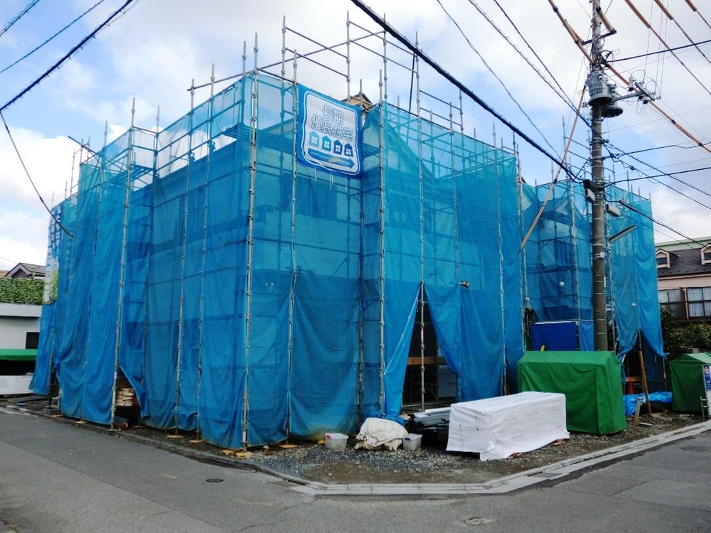 Local photos, including front road. Local (10 May 2013) Shooting