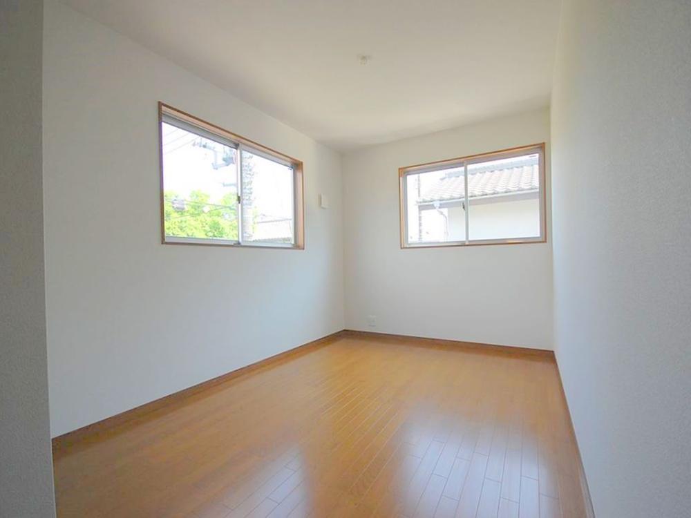 Same specifications photos (Other introspection). Same specifications