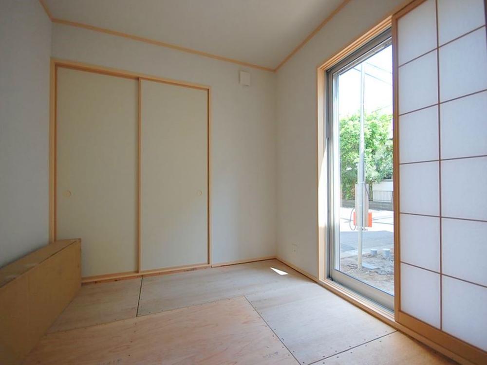 Same specifications photos (Other introspection). Same specifications