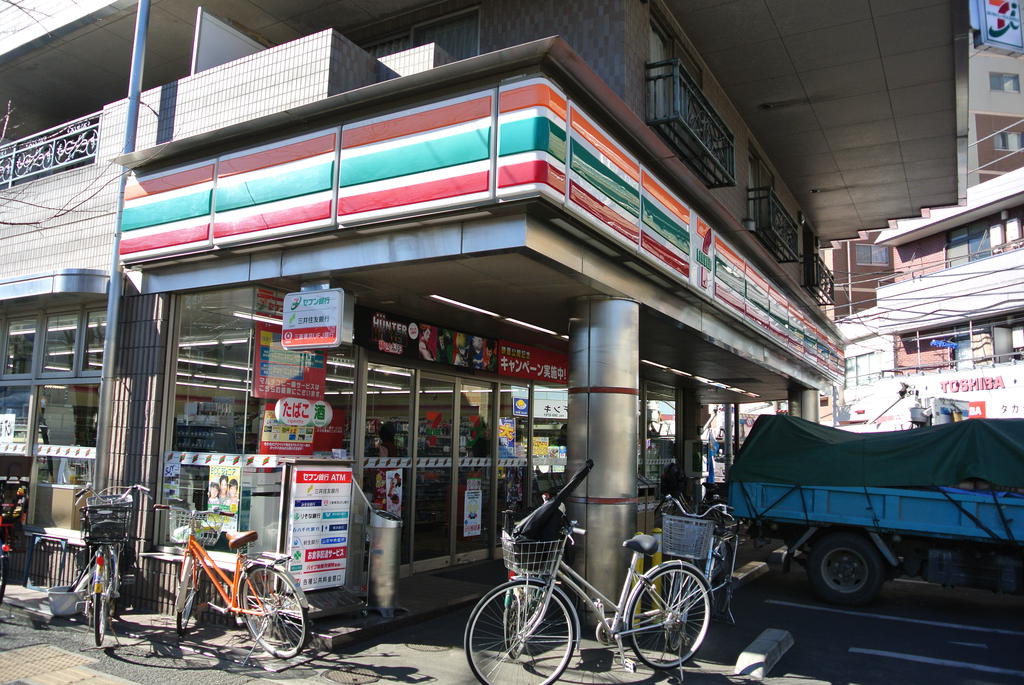 Convenience store. Seven-Eleven To Fuchu Momijigaoka store up (convenience store) 617m