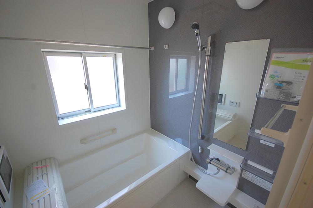 Same specifications photo (bathroom). Local (11 May 2013) Shooting