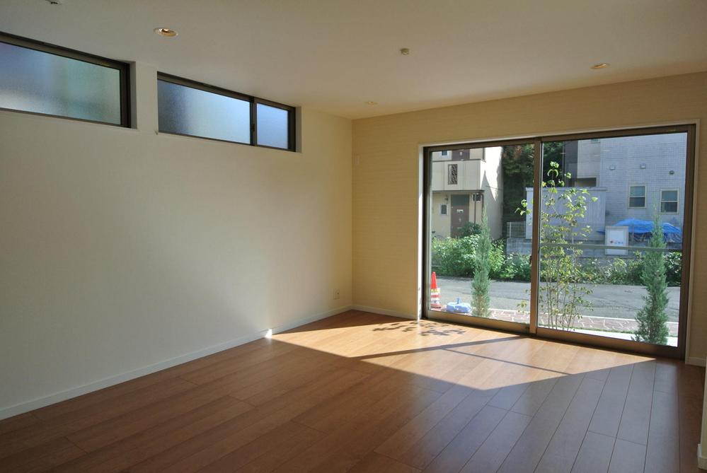 Same specifications photos (living). Same specifications