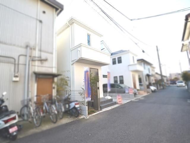 Local photos, including front road. Contact road situation