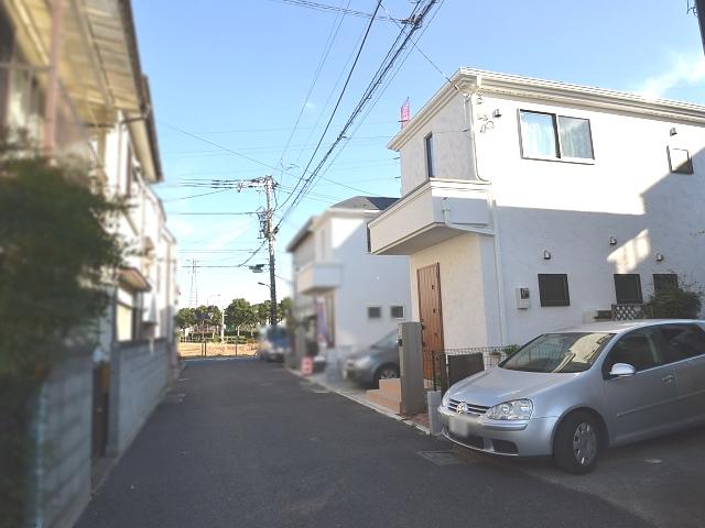 Local photos, including front road. Contact road situation