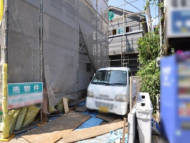 Local appearance photo. Building 2 During construction