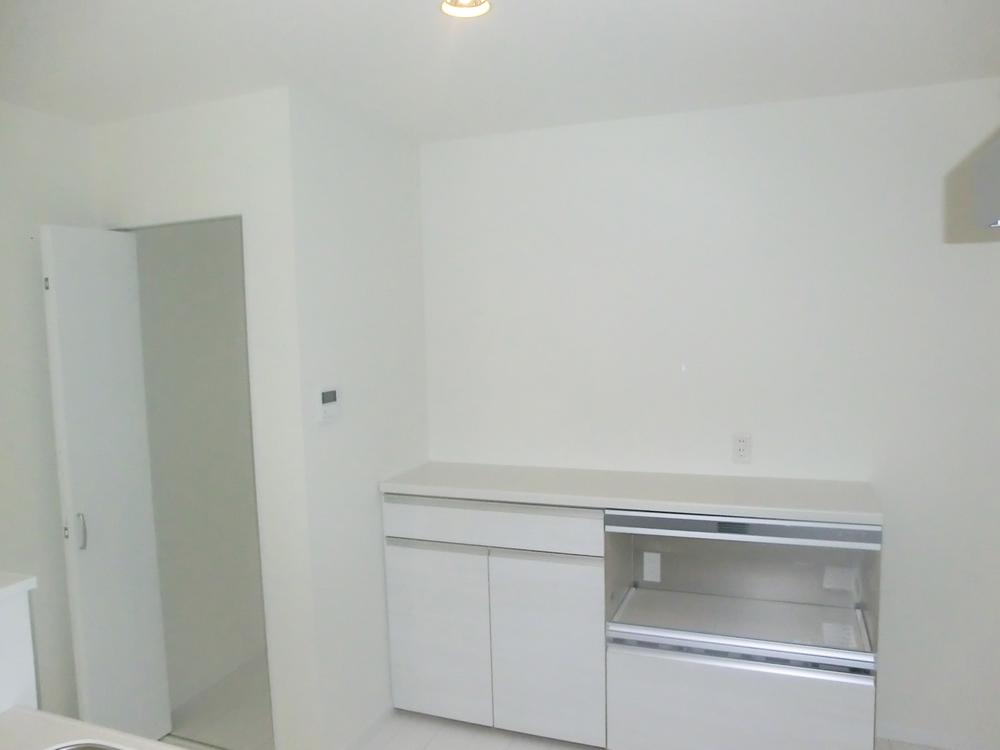 Living. ○ excellent storage capacity of kitchen