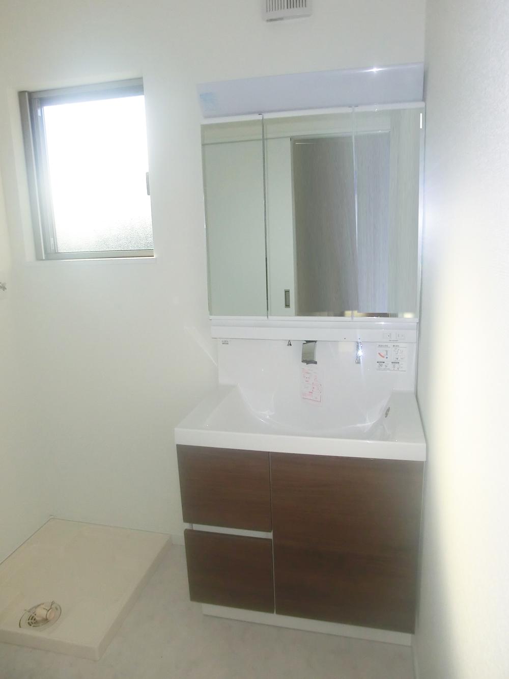 Wash basin, toilet. Wide ○ width, Washbasin easy-to-use