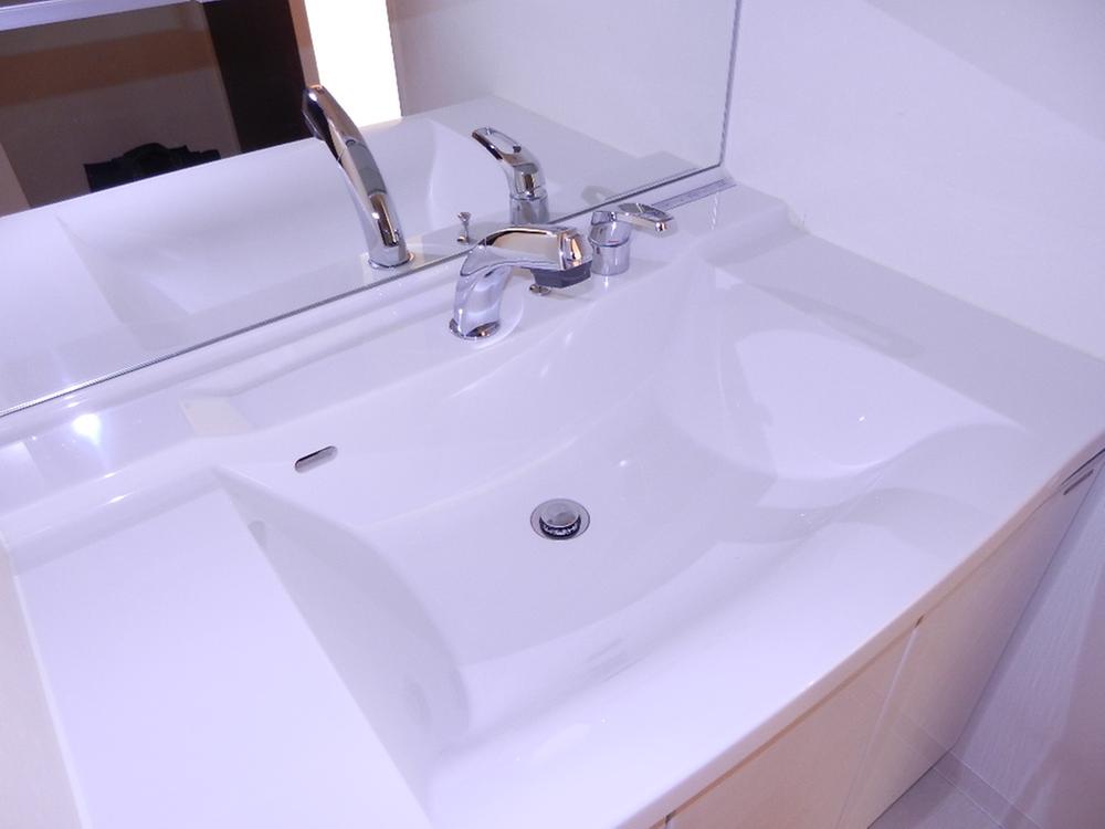 Wash basin, toilet. Indoor (12 May 2013) Shooting