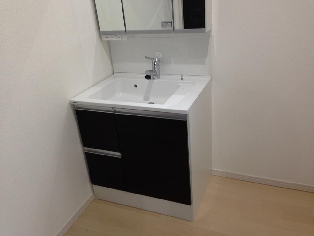 Wash basin, toilet. Local (12 May 2013) Shooting