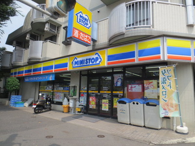 Convenience store. MINISTOP up (convenience store) 650m