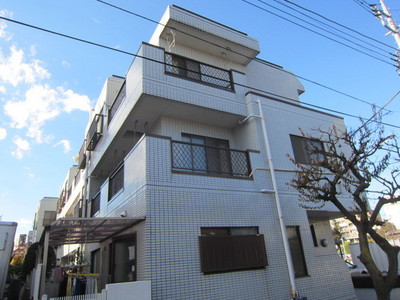 Building appearance. Bubaigawara station is near the room