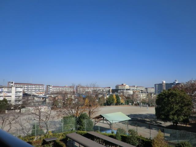 View photos from the dwelling unit. View from the site (December 2013) Shooting