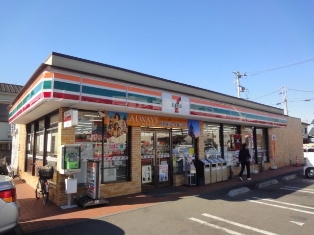 Convenience store. 180m to Seven-Eleven (convenience store)