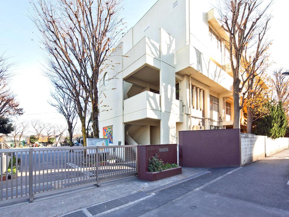 Primary school. Fuchu Municipal Wakamatsu to elementary school 400m