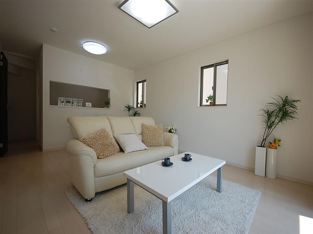 Same specifications photos (living). Seller construction cases