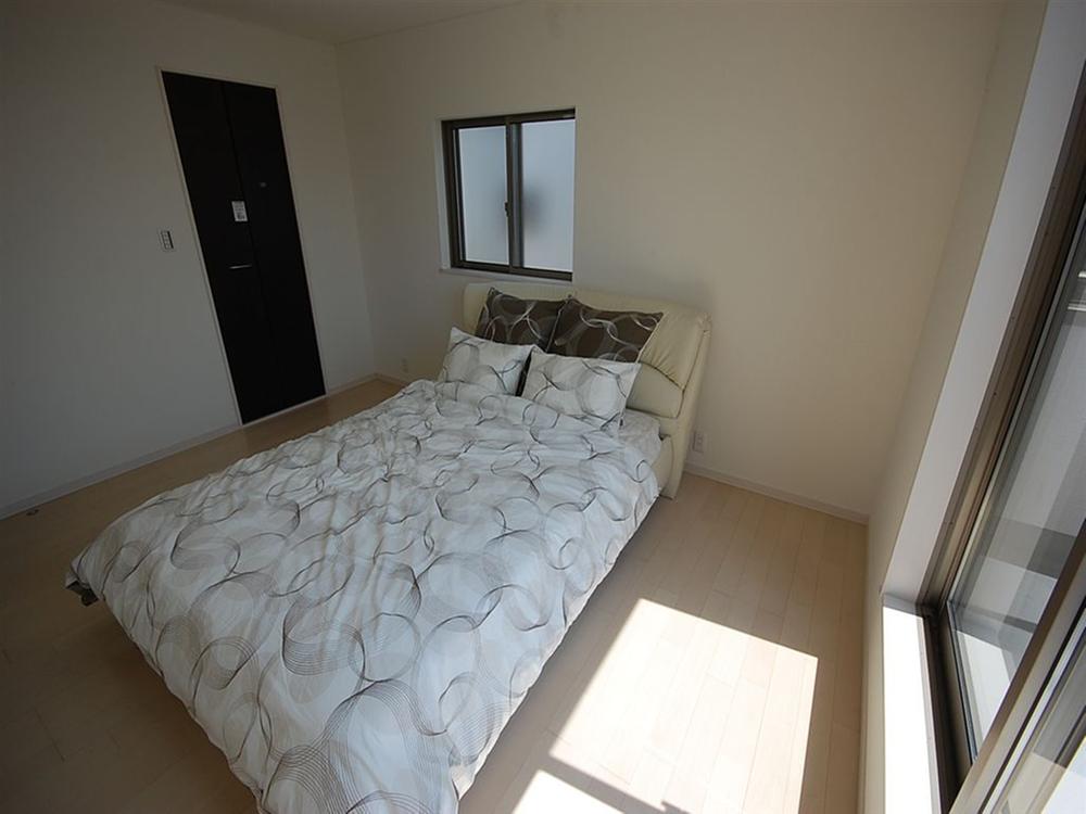 Non-living room. Seller construction cases