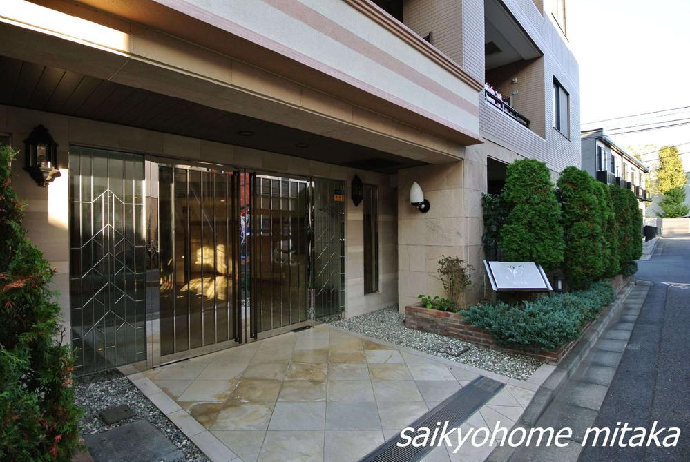 Entrance. Common areas