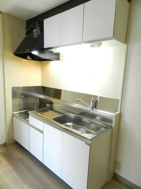 Kitchen. Gas stove can be installed