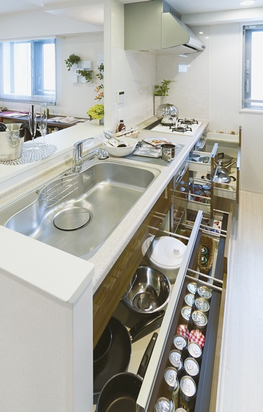  [Face-to-face counter kitchen] Or talk with family, You can housework while looking at the situation of children. Equipped with "dishwasher", "All slide storage," "water purifier integrated shower faucet," "about 80cm silent wide sink," etc.