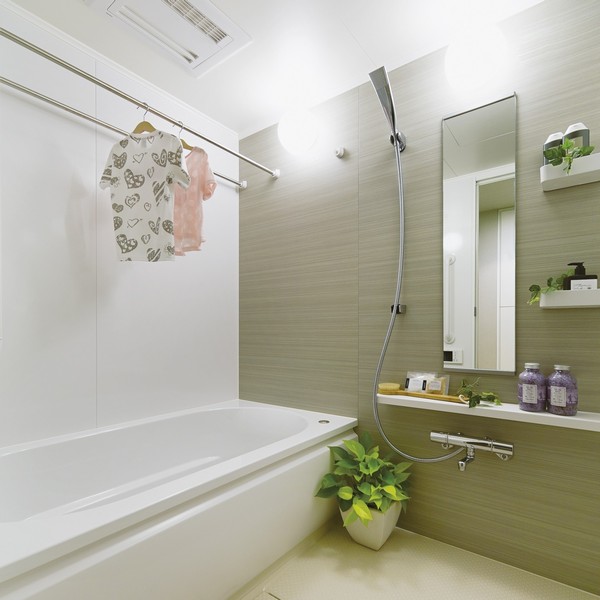  [Bathroom ventilation heating dryer with bathroom] "Bathroom ventilation heating dryer" is useful to the dry season of laundry on a rainy day and pollen. Water-saving highly effective "air-in shower", Adopted care is likely to "clean door" "Karari floor," etc.