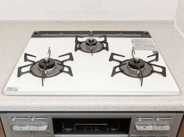 Kitchen.  [Pearl Crystal top stove] All mouth all sensor types with excellent impact resistance. Hard enamel dirt and excellent heat resistance easily fall. The top plate is flat by removing the Gotoku, Is clean is easy.