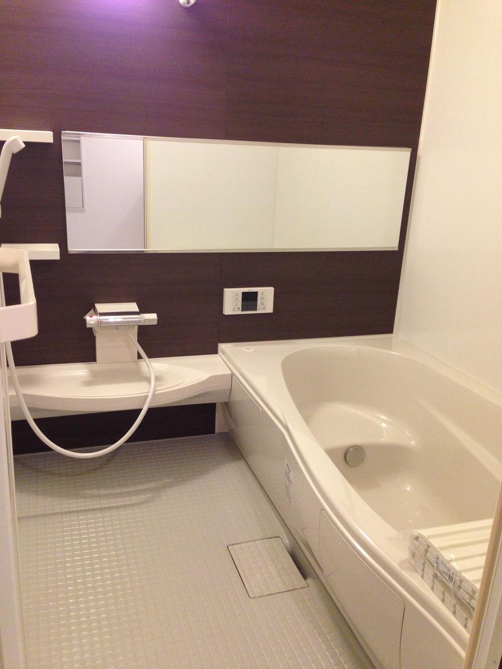 Bathroom. Relaxing bath time in the bathroom provided with a wide more than 1 tsubo (December 2013) Shooting