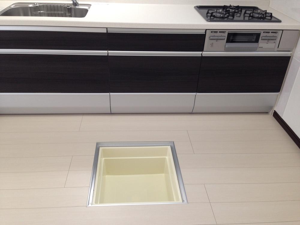 Receipt. Underfloor Storage. Indoor (12 May 2013) Shooting