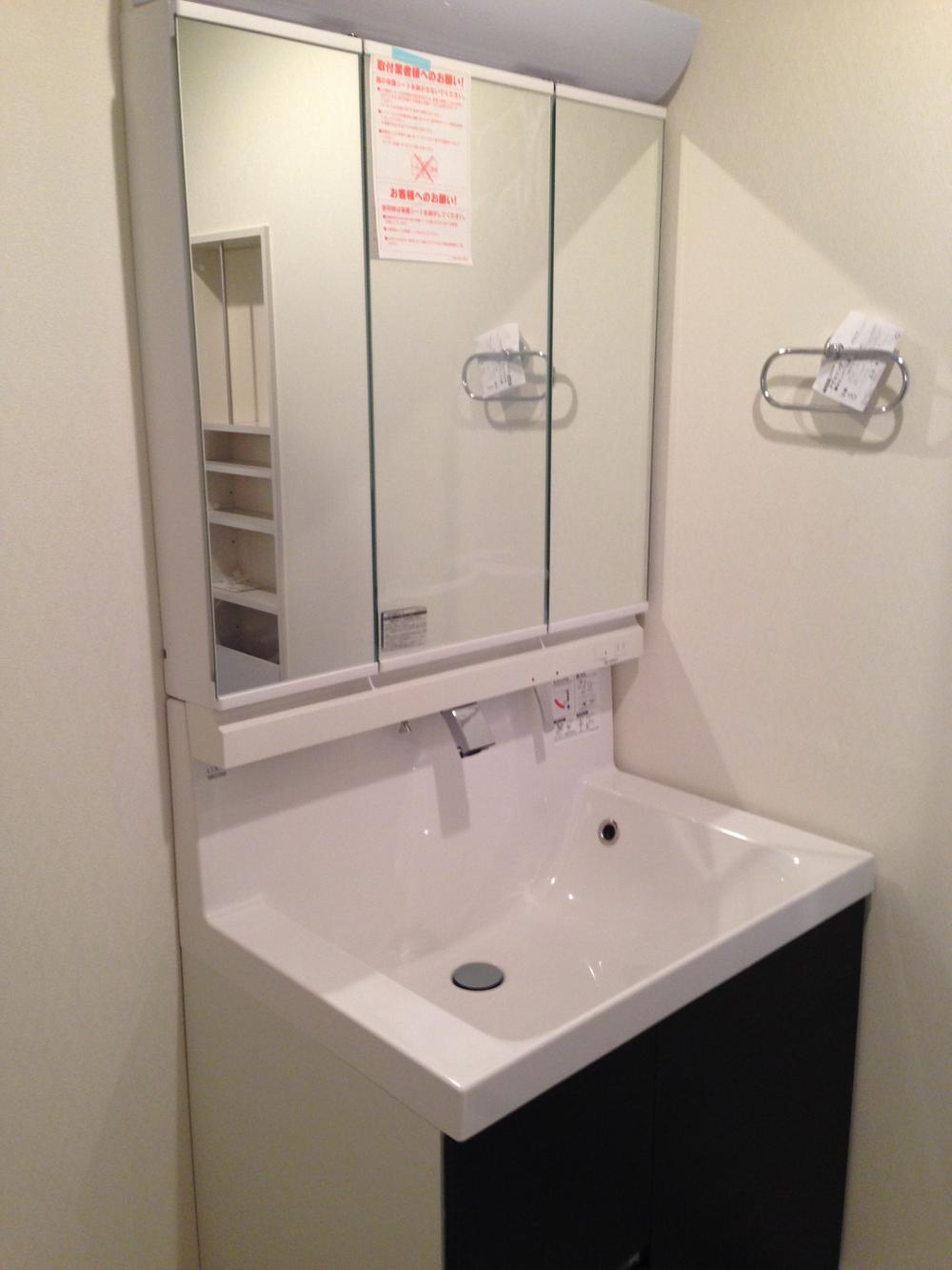 Wash basin, toilet. Indoor (12 May 2013) Shooting