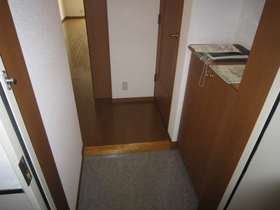 Entrance. Equipped cupboard