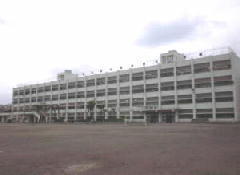 Primary school. 774m to Fuchu Municipal three elementary school (elementary school)