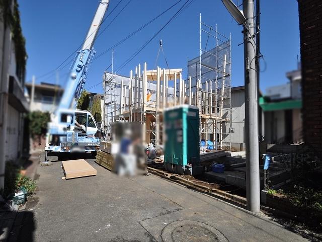 Local photos, including front road. Contact road situation