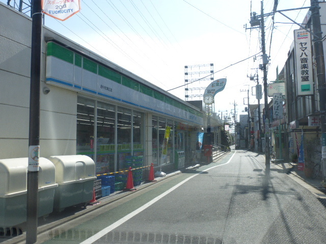 Convenience store. 250m to FamilyMart (convenience store)