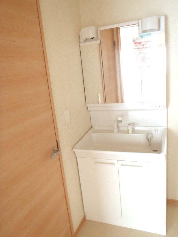 Wash basin, toilet. Indoor (12 May 2013) Shooting