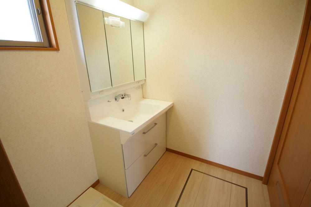 Wash basin, toilet. Local (11 May 2013) Shooting