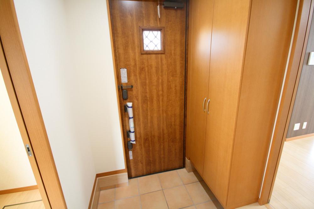 Entrance. Local (11 May 2013) Shooting