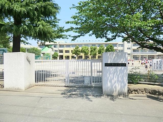 Primary school. 780m to Fuchu Municipal Fuchu eighth elementary school