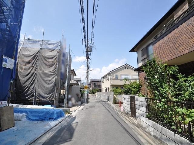 Local photos, including front road. Contact road situation