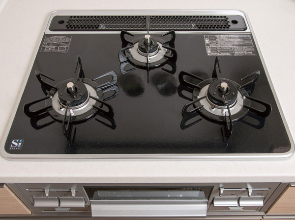 Kitchen.  [Gas stove of Crystal enamel top] Beautiful appearance, It has also adopted an easy gas stove of Crystal enamel top cleaning.