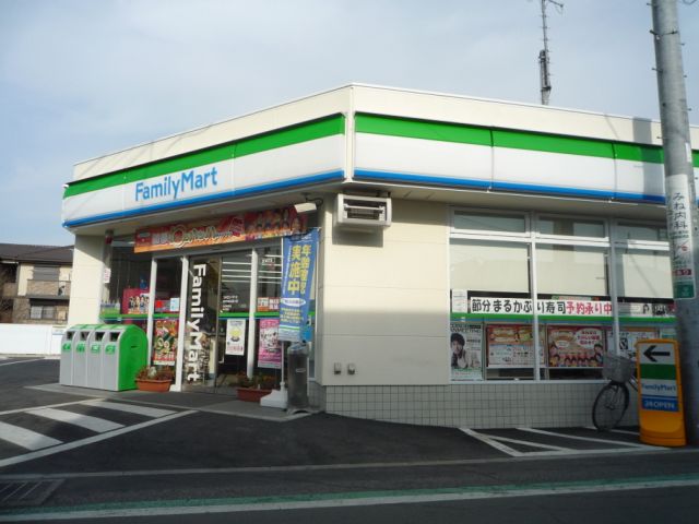 Convenience store. 680m to Family Mart (convenience store)