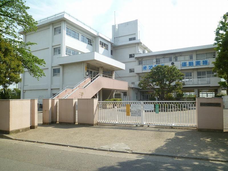 Junior high school. 302m up to municipal Fuchu eighth middle school (junior high school)