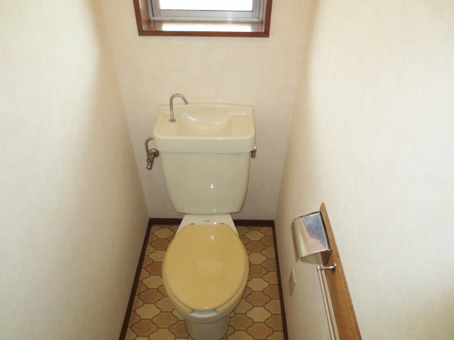 Toilet. It is convenient to the ventilation in the window with toilet