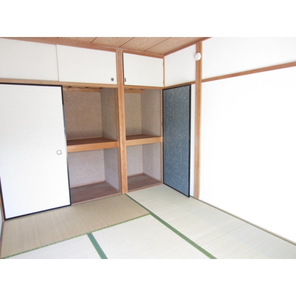 Receipt. Storage is plenty of closet of Japanese-style room