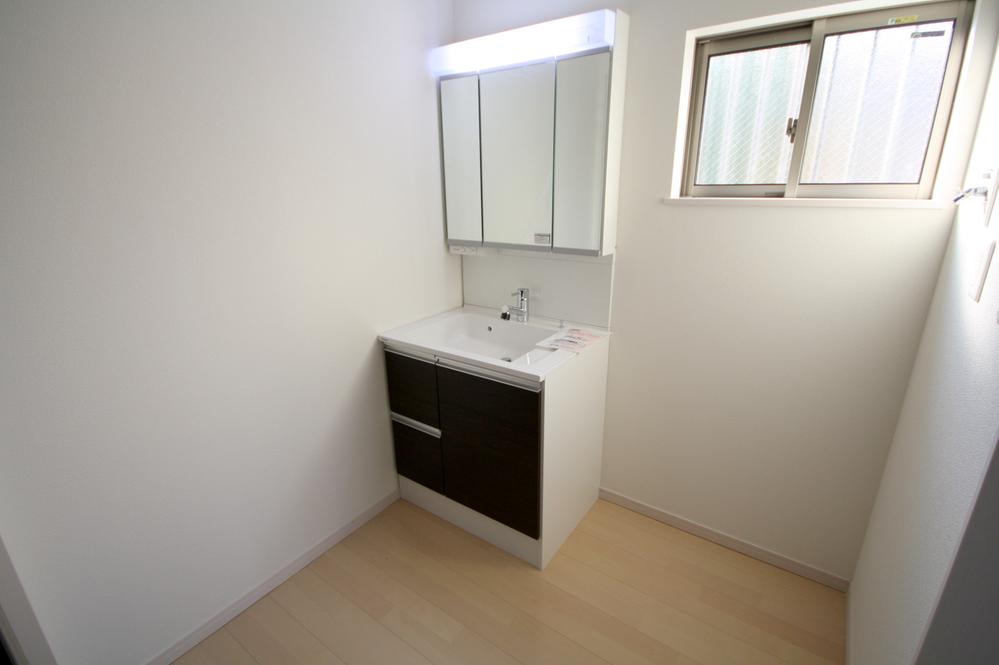 Wash basin, toilet. Local (2013 November shooting)