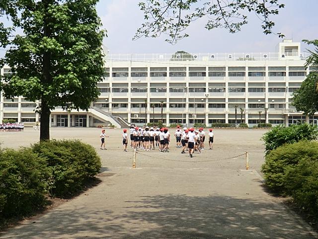 Primary school. Fuchu Municipal Fuchu third elementary school up to 400m