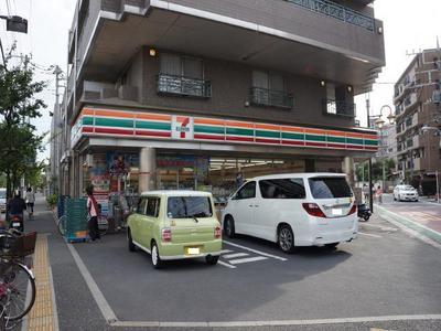 Convenience store. 915m to Seven-Eleven (convenience store)