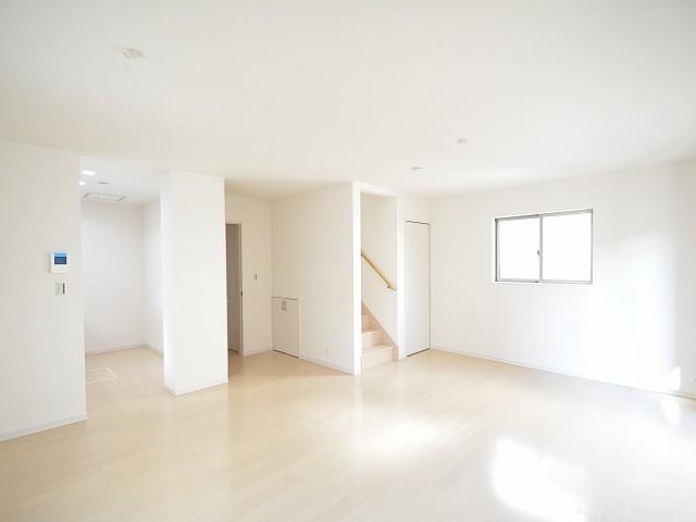 Living. Fuchu Yotsuya 1-chome 1 Building living