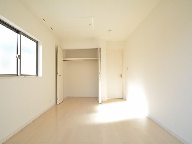 Non-living room. Fuchu Yotsuya 1-chome 1 Building Western style room
