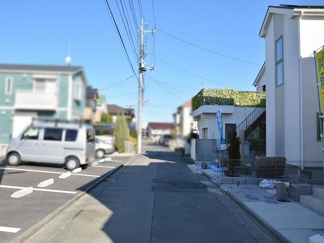 Local photos, including front road. Fuchu Yotsuya 1-chome contact road