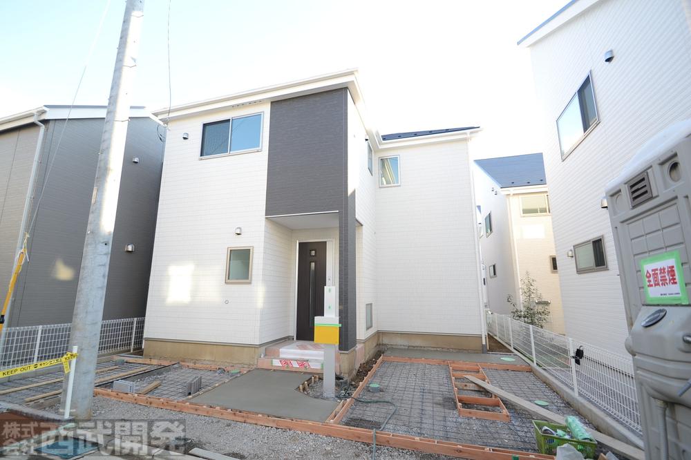 Local photos, including front road. Local (11 May 2013) Shooting C Building